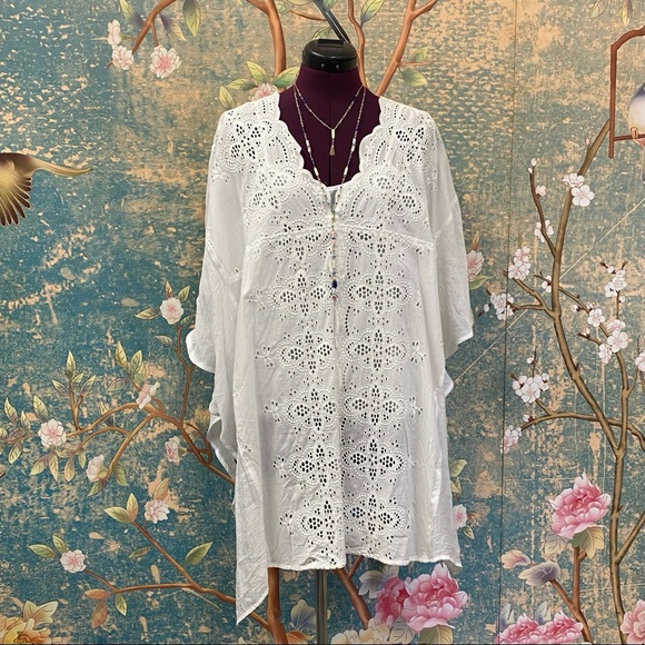 Umgee Tops - NWT Umgee White Poncho Blouse